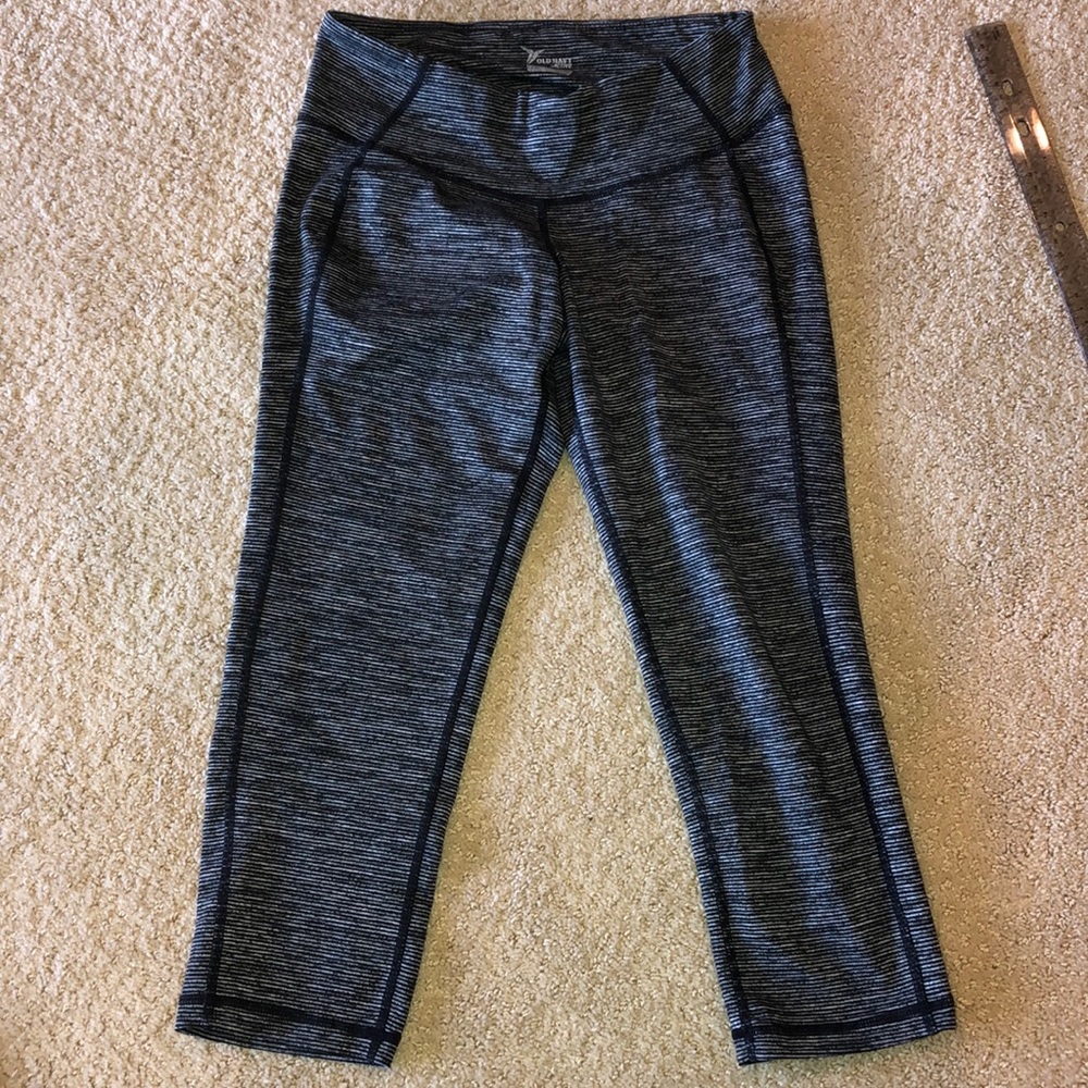Old navy active cropped black lined leggings